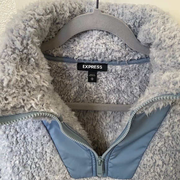 EXPRESS fuzzy zipper pullover. Women’s Size M - Picture 2 of 3